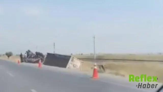 Türkoğlu’nda Kamyon Devrildi, Sürücü Hastaneye Kaldırıldı