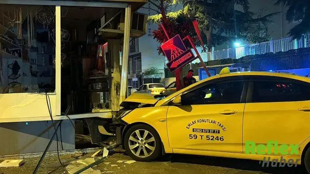 Çorlu’da Otomobil Ve Taksi İ̇ş Yerine Savruldu