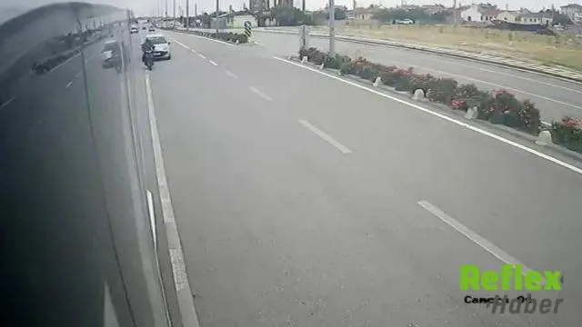 Karaman'da Bisiklet Sürücüsü Kazada Servisin Altına Düştü