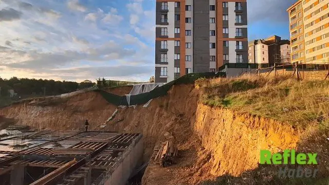 Pendik'te Toprak Kayması Sonrası 9 Katlı Bina Tahliye Edildi