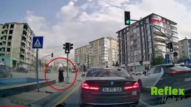 Malatya'da Kamyonet Ve Otomobil Çarpıştı, İ̇ki Kadın Son Anda Kurtuldu