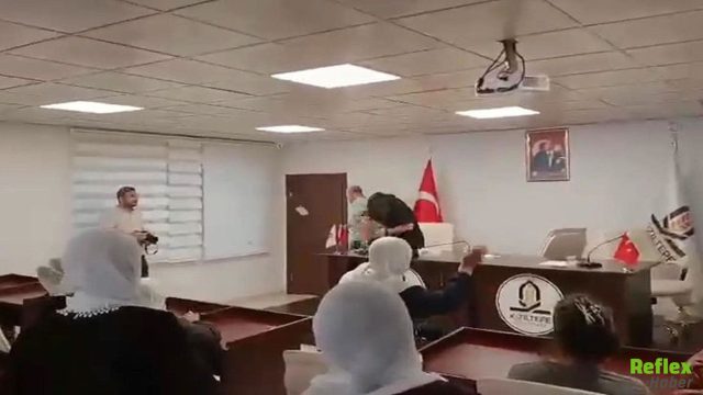 Belediye Meclisinde Gergin Anlar! Yumurtalar Havada Uçuştu
