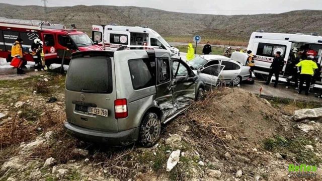 Ankara’da Trafik Kazası Faciası Bir  Kişi Öldü Dört Kişi Yaralandı