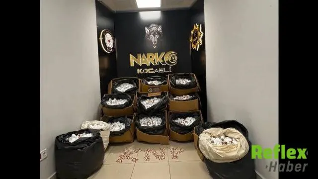 İ̇zmit Otoyolunda Durdurulan Minibüsten 338 Bin Sentetik Ecza Çıktı