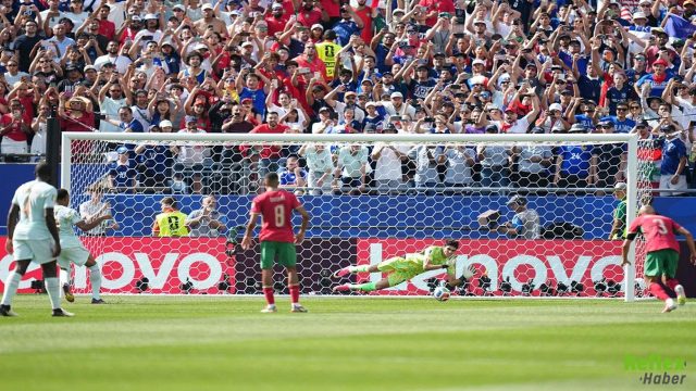 Bounou Tarih Yazıyor! Mbappe'nin Penaltısını Çıkardı