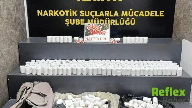 İ̇zmir'de Toprağa Gömülü 17 Bin 528 Sentetik Ecza Ele Geçirildi