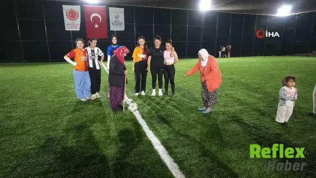 Hassalı Kadınlar Cumhuriyet Bayramı’nı Sahada Kutladı