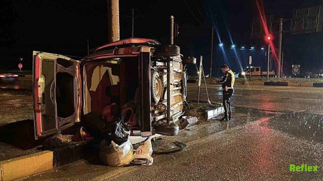 Burdur’da Feci Kaza! Otomobil İle Hafif Ticari Araç Çarpıştı 1 ölü, 5 yaralı