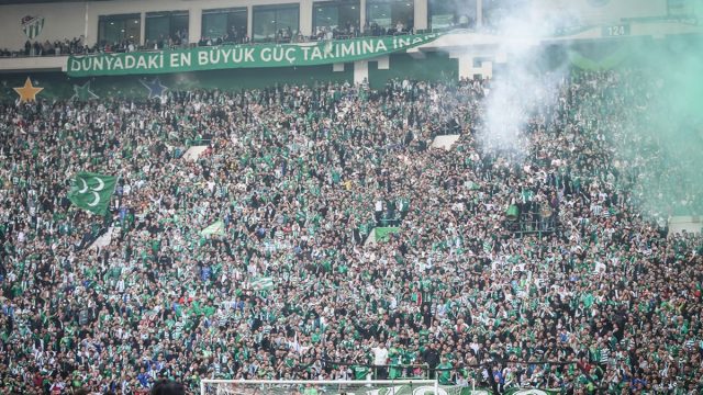 Bursaspor 1. Lig’e Yükseldi: Taraftar Rekoruyla Dikkat Çekti