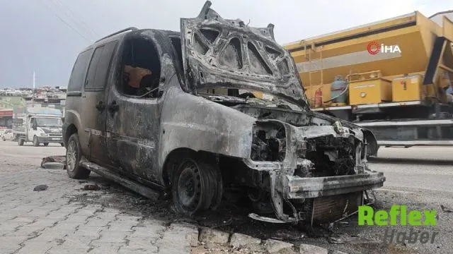 Altınözü-Antakya Yolunda Hafif Ticari Araç Alevlere Teslim Oldu