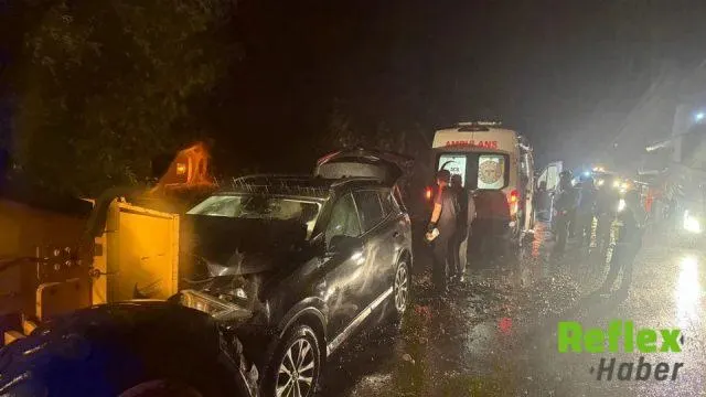 Akyazı’da Sel Çalışmasına Giden Greyder Otomobille Çarpıştı