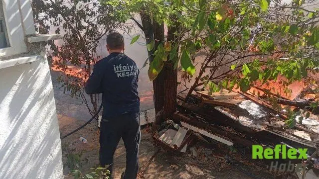 Keşan’da Çocukların Tutuşturduğu Otlar Yangına Dönüştü