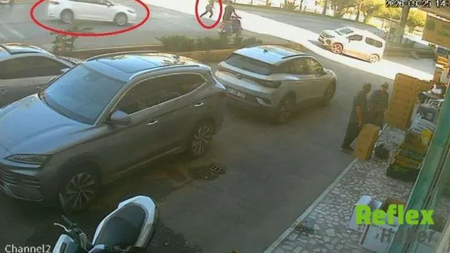 Alanya’da Otomobil Tıp Öğrencisine Çarpıp Durağa Girdi