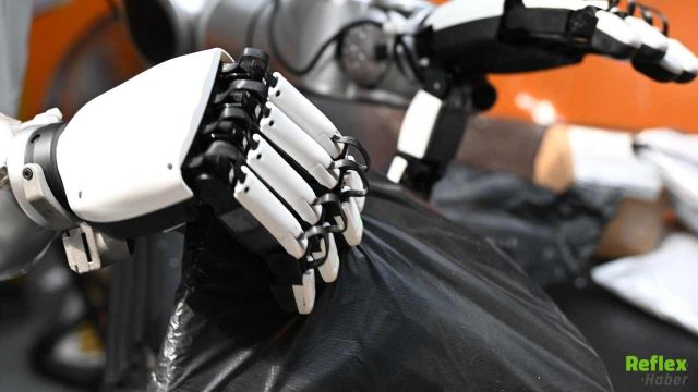 Çin’de Posta Merkezinde İnsansı Robot Dönemi Başladı