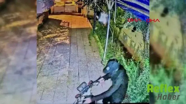 Hatay’da maskeli iki şüpheli avludaki motosikleti çaldı