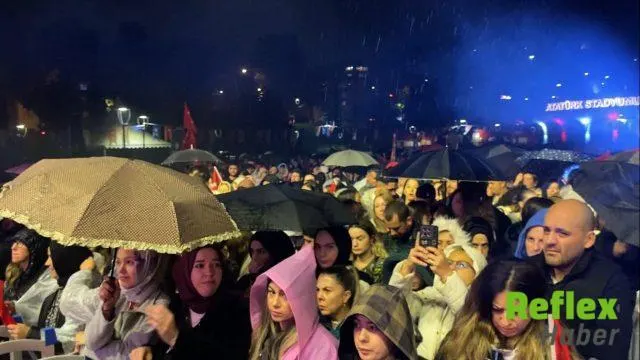 Bursa’da Cumhuriyet Coşkusu Berkay Konseriyle Taçlandı