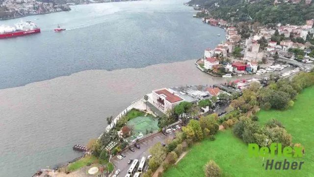 Sağanak Sonrası İ̇stanbul Boğazı İ̇ki Renkli Görüntülendi