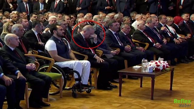 Cumhurbaşkanı Erdoğan, 15 Temmuz Klibini İzlerken Gözyaşlarını Tutamadı