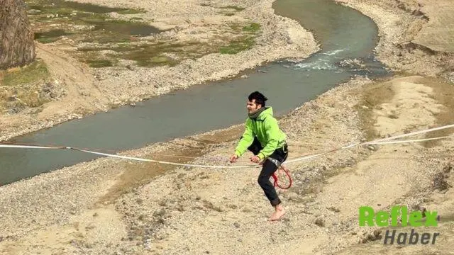 Diyadin Kanyonu'nda Highline Gösterisi İ̇lgiyle İ̇zlendi Diyadin Kanyonu'nda Highline Gösterisi İ̇lgiyle İ̇zlendi