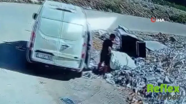Adana'da Okul Önündeki Atık Birikimine Kamera Da Çare Olmadı
