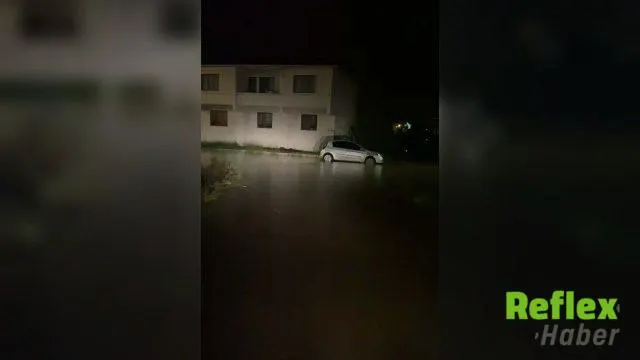 Çanakkale Biga'da Sağanak Sonrası Caddeler Suyla Kaplandı