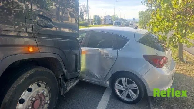 Düzce'de tır ile otomobil çarpıştı