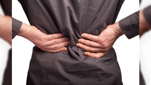 Dinlendikçe artan ve uykudan uyandıran bel ağrısı ankilozan spondilit habercisi olabilir
