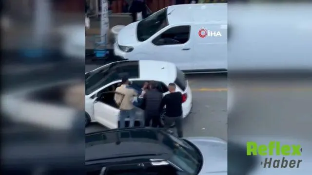 Adapazarı’nda Sürücüye Yumruklu Tepki Kamerada