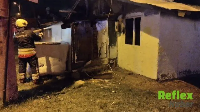 Bolu’da Sobadan Sıçrayan Kıvılcımlar Ahşap Evi Sardı