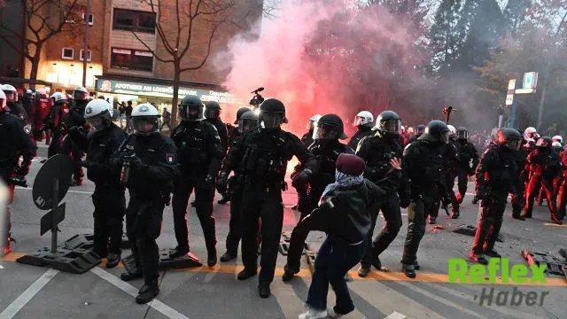 Hamburg’da Gençlerin Zorunlu Askerlik Protestosu Olaylı Bitti