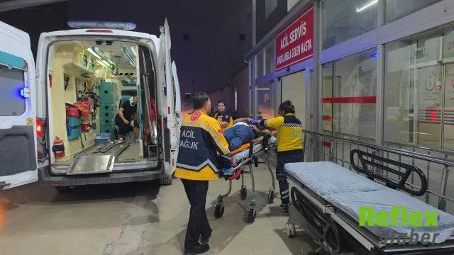 Kozan'da Kontrolden Çıkan Otomobil Kamyonete Çarptı: 2 Yaralı