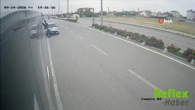 Karaman'da Elektrikli Bisikletliye Çarpan Otomobil Kamerada