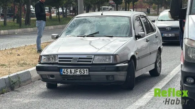Kütahya’da otomobil karşıya geçmeye çalışan iki yayaya çarptı