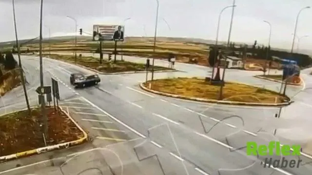 Kütahya'da Kavşakta Çarpışan Otomobillerde 2 Can Kaybı