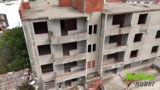 Bursa’da 30 yıldır tamamlanmayan binada kayma iddiası: Mahalleli önlem istiyor