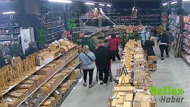Servis Aracı Züccaciye Mağazasına Daldı