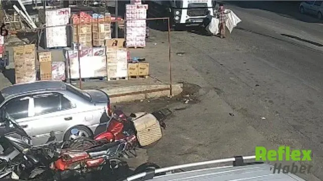 Manisa'da acı kaza: Hurda toplayıcısı çöp kamyonunun altında kaldı