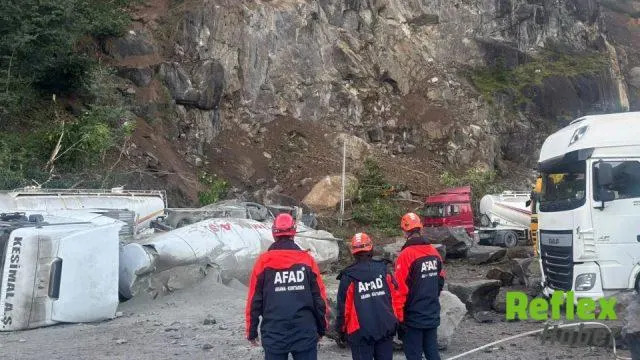 Artvin'de Heyelan Tir Parkını Vurdu: 1 Kişi Hayatını Kaybetti