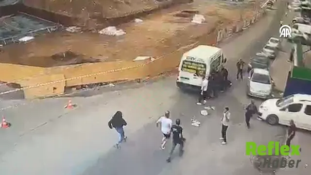 Kahramanmaraş'ta Park Halindeki Minibüsün Çarptığı Doktor Ağır Yaralandı