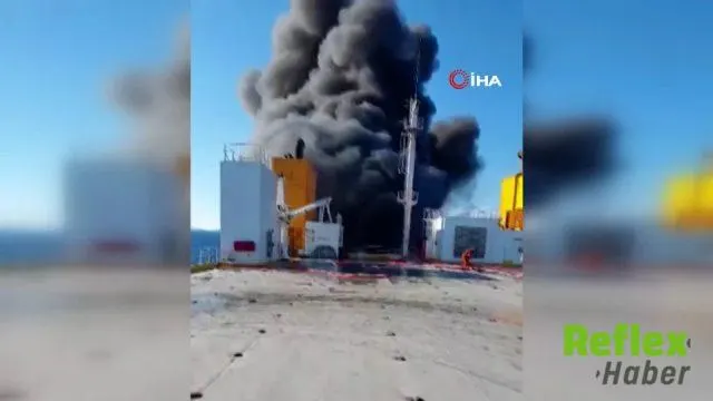 Mikonos Adası açıklarında kargo gemisinde yangın: 29 kişi tahliye edildi