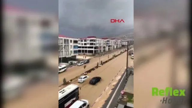 Diyarbakır'ın Ergani İ̇lçesinde Sağanak Cadde Ve Sokakları Göle Çevirdi