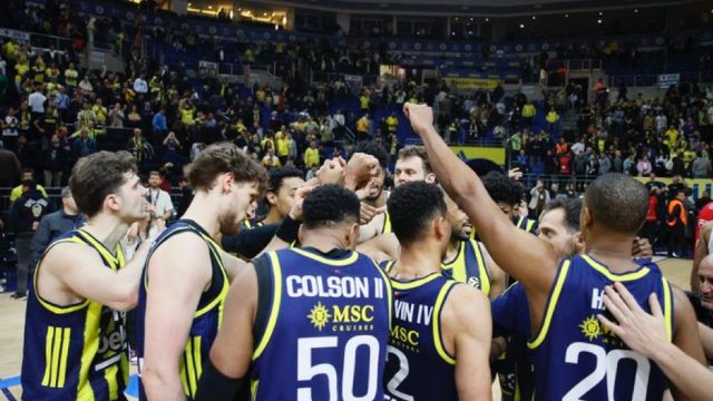 Fenerbahçe Beko, Bahçeşehir Koleji'ni 31 sayı farkla yenerek liderliğe yükseldi