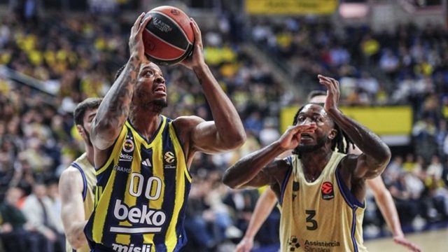 Fenerbahçe Beko, evinde Barcelona'yı 72-71'lik skorla yendi