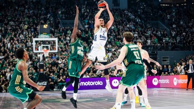 Fenerbahçe Beko, Panathinaikos'u deplasmanda Baldwin'in son saniye basketiyle 85-83 mağlup etti