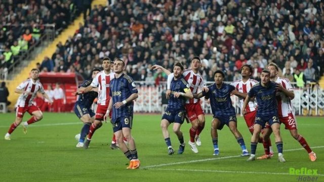 Fenerbahçe Maçı Neden Geç Başladı? Ne Oldu?