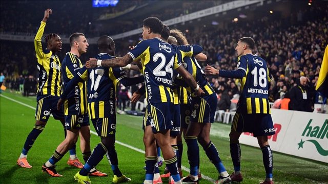 Fenerbahçe'nin Trabzonspor maçı kamp kadrosu açıklandı