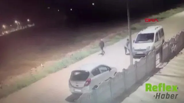 Afyonkarahisar'da Park Halindeki İ̇ki Aracın Lastikleri Bıçakla Kesildi