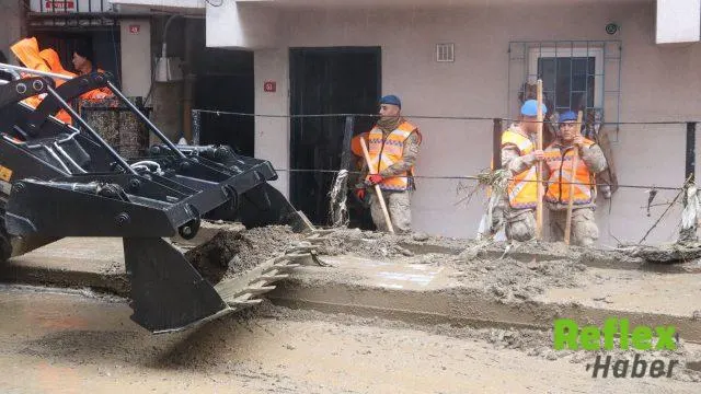Ayazağa'da Sel Sonrası Temizliğe Jandarma Desteği