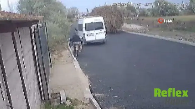 Niğde'de Motosiklet Kazası Kamerada: Sürücü Ağır Yaralandı