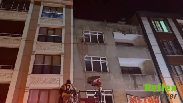 Esenler'de Boşaltılan Binanın Çatısında Yangın Çıktı
